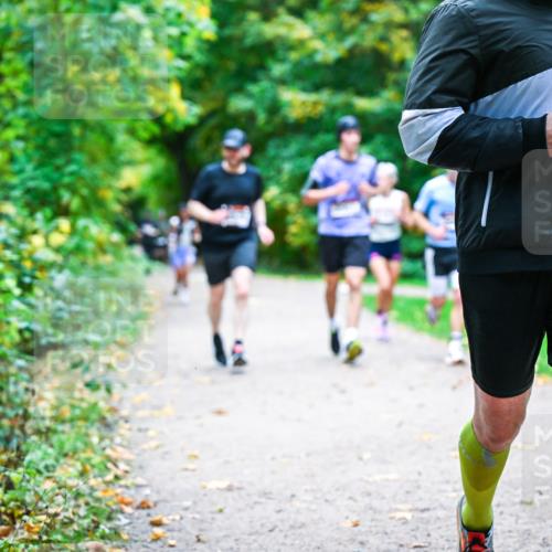 12.10.2025 - Bramfelder Halbmarathon 2025 Dr. Thomas Lammeyer http://msf.ph/oto/9357285 12.10.2025 11:00:19 Laufen 2615 meine-sportfotos.de
