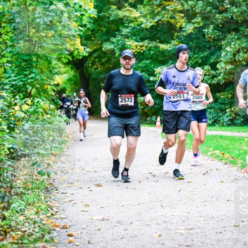 12.10.2025 - Bramfelder Halbmarathon 2025 Dr. Thomas Lammeyer http://msf.ph/oto/9357290 12.10.2025 11:00:20 Laufen 2572, 2561, 2985, 2984 meine-sportfotos.de