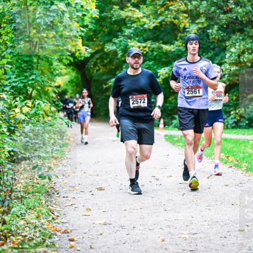 12.10.2025 - Bramfelder Halbmarathon 2025 Dr. Thomas Lammeyer http://msf.ph/oto/9357292 12.10.2025 11:00:20 Laufen 2572, 2561, 985, 984 meine-sportfotos.de