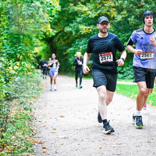 12.10.2025 - Bramfelder Halbmarathon 2025 Dr. Thomas Lammeyer http://msf.ph/oto/9357295 12.10.2025 11:00:21 Laufen 2572, 2561, 985 meine-sportfotos.de