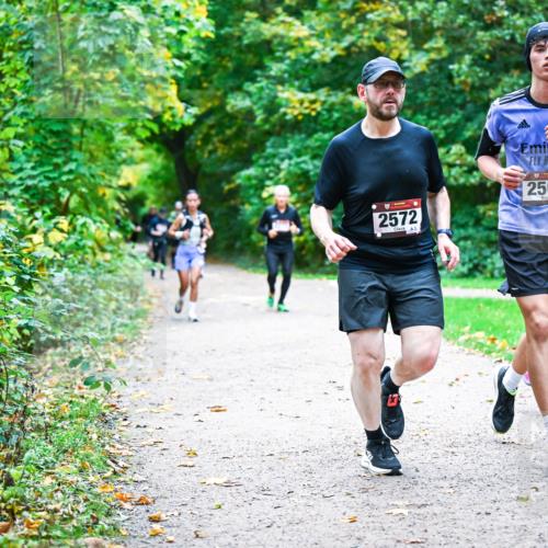 12.10.2025 - Bramfelder Halbmarathon 2025 Dr. Thomas Lammeyer http://msf.ph/oto/9357296 12.10.2025 11:00:21 Laufen 2572, 2561, 35 meine-sportfotos.de