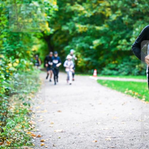 12.10.2025 - Bramfelder Halbmarathon 2025 Dr. Thomas Lammeyer http://msf.ph/oto/9357332 12.10.2025 11:00:28 Laufen 34, 2277 meine-sportfotos.de