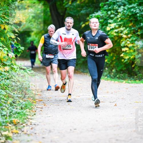 12.10.2025 - Bramfelder Halbmarathon 2025 Dr. Thomas Lammeyer http://msf.ph/oto/9357368 12.10.2025 11:00:38 Laufen 755, 2955 meine-sportfotos.de