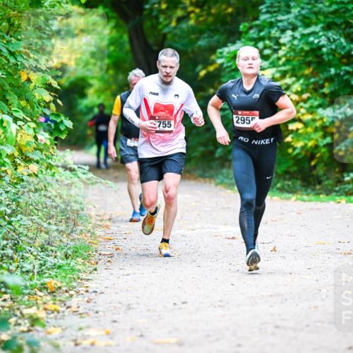 12.10.2025 - Bramfelder Halbmarathon 2025 Dr. Thomas Lammeyer http://msf.ph/oto/9357374 12.10.2025 11:00:38 Laufen 755, 2955 meine-sportfotos.de