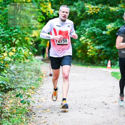 12.10.2025 - Bramfelder Halbmarathon 2025 Dr. Thomas Lammeyer http://msf.ph/oto/9357393 12.10.2025 11:00:41 Laufen 755 meine-sportfotos.de