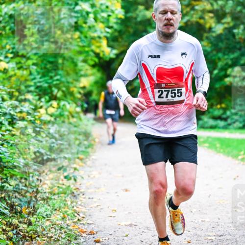 12.10.2025 - Bramfelder Halbmarathon 2025 Dr. Thomas Lammeyer http://msf.ph/oto/9357402 12.10.2025 11:00:42 Laufen 2755, 2955 meine-sportfotos.de