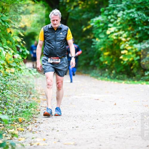12.10.2025 - Bramfelder Halbmarathon 2025 Dr. Thomas Lammeyer http://msf.ph/oto/9357412 12.10.2025 11:00:45 Laufen 2550 meine-sportfotos.de
