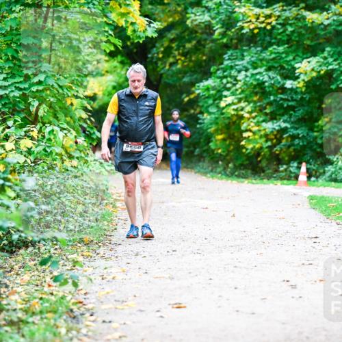 12.10.2025 - Bramfelder Halbmarathon 2025 Dr. Thomas Lammeyer http://msf.ph/oto/9357414 12.10.2025 11:00:46 Laufen 2550 meine-sportfotos.de