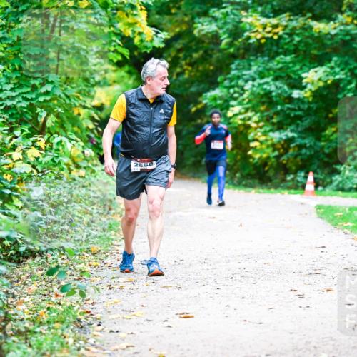 12.10.2025 - Bramfelder Halbmarathon 2025 Dr. Thomas Lammeyer http://msf.ph/oto/9357420 12.10.2025 11:00:48 Laufen 2550, 831 meine-sportfotos.de