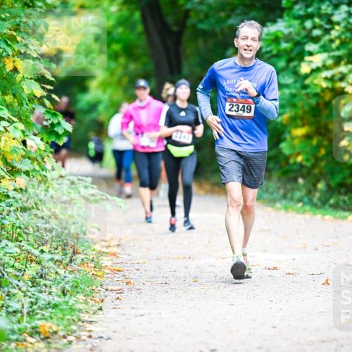 12.10.2025 - Bramfelder Halbmarathon 2025 Dr. Thomas Lammeyer http://msf.ph/oto/9357435 12.10.2025 11:00:58 Laufen 2343, 2349 meine-sportfotos.de