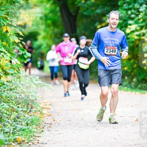 12.10.2025 - Bramfelder Halbmarathon 2025 Dr. Thomas Lammeyer http://msf.ph/oto/9357439 12.10.2025 11:00:59 Laufen 2349 meine-sportfotos.de