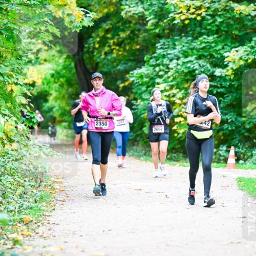 12.10.2025 - Bramfelder Halbmarathon 2025 Dr. Thomas Lammeyer http://msf.ph/oto/9357458 12.10.2025 11:01:04 Laufen 2350, 2257, 42, 2667 meine-sportfotos.de
