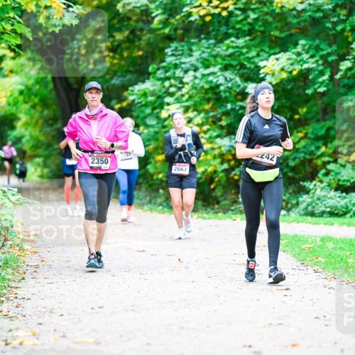 12.10.2025 - Bramfelder Halbmarathon 2025 Dr. Thomas Lammeyer http://msf.ph/oto/9357459 12.10.2025 11:01:05 Laufen 242, 2350 meine-sportfotos.de