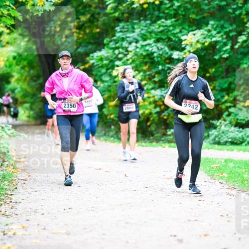 12.10.2025 - Bramfelder Halbmarathon 2025 Dr. Thomas Lammeyer http://msf.ph/oto/9357460 12.10.2025 11:01:05 Laufen 2350, 2667, 2242 meine-sportfotos.de