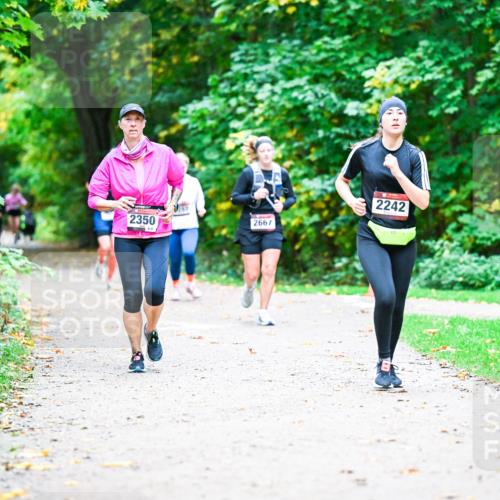 12.10.2025 - Bramfelder Halbmarathon 2025 Dr. Thomas Lammeyer http://msf.ph/oto/9357461 12.10.2025 11:01:05 Laufen 2350, 2667, 2242 meine-sportfotos.de