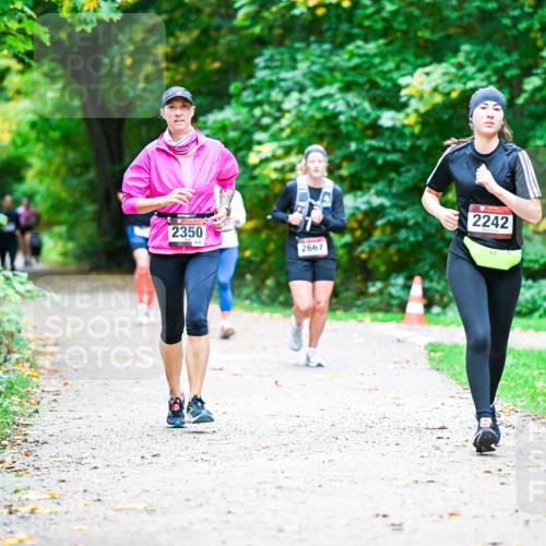 12.10.2025 - Bramfelder Halbmarathon 2025 Dr. Thomas Lammeyer http://msf.ph/oto/9357467 12.10.2025 11:01:06 Laufen 2350, 895, 2667, 2242 meine-sportfotos.de