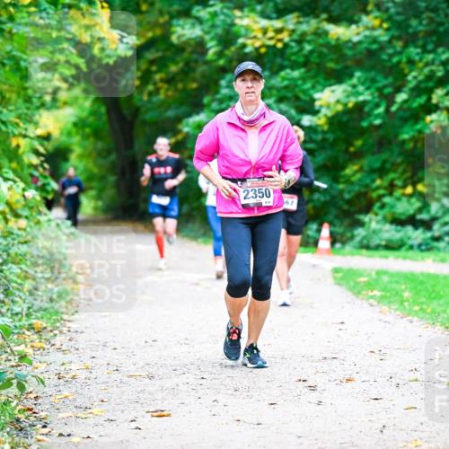 12.10.2025 - Bramfelder Halbmarathon 2025 Dr. Thomas Lammeyer http://msf.ph/oto/9357472 12.10.2025 11:01:07 Laufen 2350, 67, 2242 meine-sportfotos.de