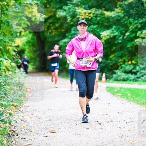 12.10.2025 - Bramfelder Halbmarathon 2025 Dr. Thomas Lammeyer http://msf.ph/oto/9357474 12.10.2025 11:01:08 Laufen 2350, 895, 2242 meine-sportfotos.de