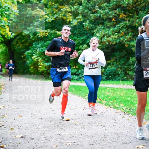 12.10.2025 - Bramfelder Halbmarathon 2025 Dr. Thomas Lammeyer http://msf.ph/oto/9357500 12.10.2025 11:01:13 Laufen 2257, 2659, 2667 meine-sportfotos.de