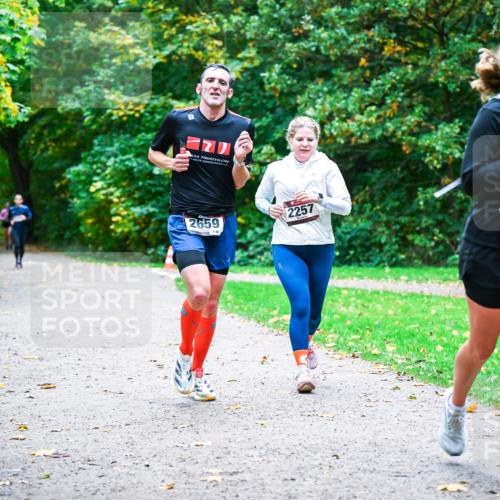12.10.2025 - Bramfelder Halbmarathon 2025 Dr. Thomas Lammeyer http://msf.ph/oto/9357501 12.10.2025 11:01:13 Laufen 2659, 86, 2257, 2667 meine-sportfotos.de