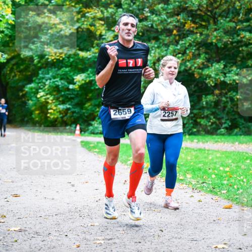 12.10.2025 - Bramfelder Halbmarathon 2025 Dr. Thomas Lammeyer http://msf.ph/oto/9357504 12.10.2025 11:01:13 Laufen 2659, 2257, 26 meine-sportfotos.de
