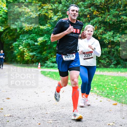 12.10.2025 - Bramfelder Halbmarathon 2025 Dr. Thomas Lammeyer http://msf.ph/oto/9357505 12.10.2025 11:01:13 Laufen 2659, 86, 2257 meine-sportfotos.de