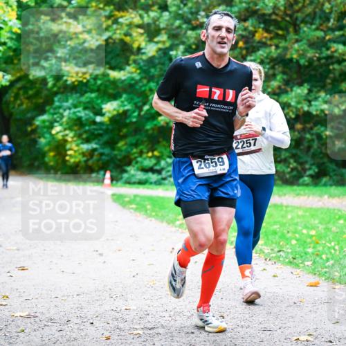 12.10.2025 - Bramfelder Halbmarathon 2025 Dr. Thomas Lammeyer http://msf.ph/oto/9357506 12.10.2025 11:01:14 Laufen 2659, 86, 2257 meine-sportfotos.de