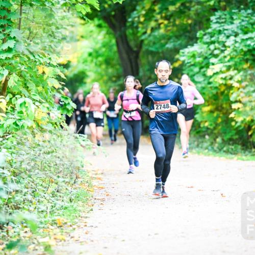 12.10.2025 - Bramfelder Halbmarathon 2025 Dr. Thomas Lammeyer http://msf.ph/oto/9357522 12.10.2025 11:01:18 Laufen 2748 meine-sportfotos.de