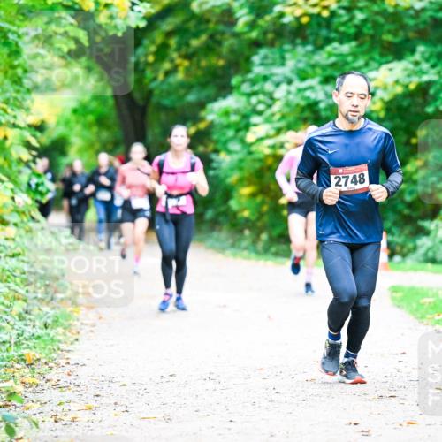 12.10.2025 - Bramfelder Halbmarathon 2025 Dr. Thomas Lammeyer http://msf.ph/oto/9357542 12.10.2025 11:01:21 Laufen 2748 meine-sportfotos.de
