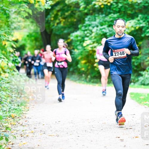 12.10.2025 - Bramfelder Halbmarathon 2025 Dr. Thomas Lammeyer http://msf.ph/oto/9357543 12.10.2025 11:01:21 Laufen 2748 meine-sportfotos.de