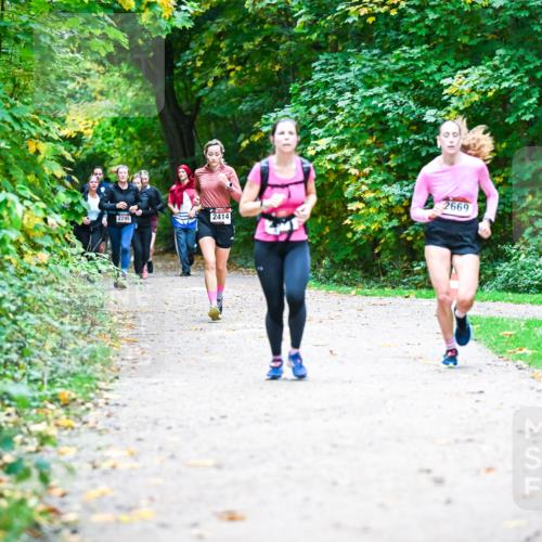 12.10.2025 - Bramfelder Halbmarathon 2025 Dr. Thomas Lammeyer http://msf.ph/oto/9357554 12.10.2025 11:01:23 Laufen 2414, 2295, 2669 meine-sportfotos.de