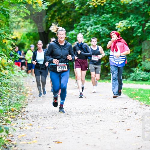 12.10.2025 - Bramfelder Halbmarathon 2025 Dr. Thomas Lammeyer http://msf.ph/oto/9357604 12.10.2025 11:01:32 Laufen 2295, 2765 meine-sportfotos.de