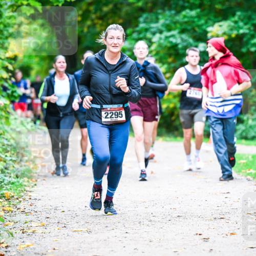 12.10.2025 - Bramfelder Halbmarathon 2025 Dr. Thomas Lammeyer http://msf.ph/oto/9357610 12.10.2025 11:01:32 Laufen 2295, 2765 meine-sportfotos.de