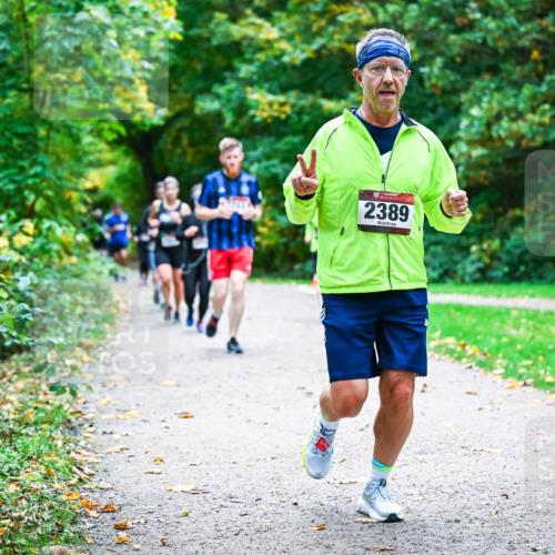 12.10.2025 - Bramfelder Halbmarathon 2025 Dr. Thomas Lammeyer http://msf.ph/oto/9357674 12.10.2025 11:01:43 Laufen 2389 meine-sportfotos.de
