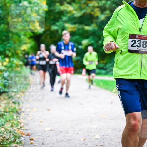 12.10.2025 - Bramfelder Halbmarathon 2025 Dr. Thomas Lammeyer http://msf.ph/oto/9357679 12.10.2025 11:01:44 Laufen 34, 2389 meine-sportfotos.de