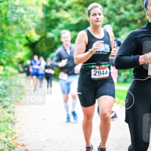 12.10.2025 - Bramfelder Halbmarathon 2025 Dr. Thomas Lammeyer http://msf.ph/oto/9357708 12.10.2025 11:01:49 Laufen 2944, 34, 2740 meine-sportfotos.de