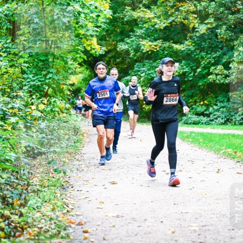 12.10.2025 - Bramfelder Halbmarathon 2025 Dr. Thomas Lammeyer http://msf.ph/oto/9357716 12.10.2025 11:01:52 Laufen 2501, 2621, 2866 meine-sportfotos.de