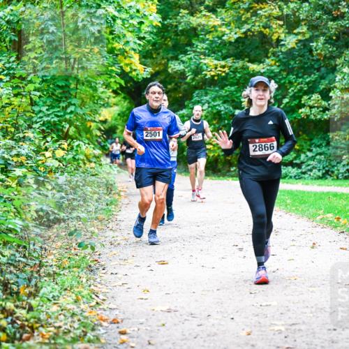 12.10.2025 - Bramfelder Halbmarathon 2025 Dr. Thomas Lammeyer http://msf.ph/oto/9357719 12.10.2025 11:01:53 Laufen 2501, 2621, 2866 meine-sportfotos.de