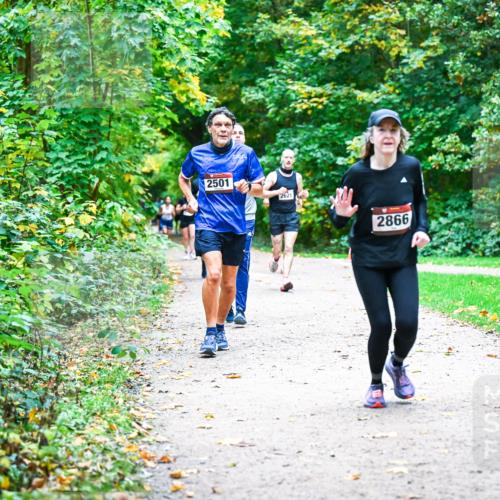 12.10.2025 - Bramfelder Halbmarathon 2025 Dr. Thomas Lammeyer http://msf.ph/oto/9357720 12.10.2025 11:01:53 Laufen 2501, 2621, 2866 meine-sportfotos.de