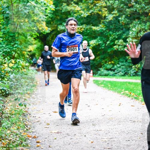 12.10.2025 - Bramfelder Halbmarathon 2025 Dr. Thomas Lammeyer http://msf.ph/oto/9357727 12.10.2025 11:01:54 Laufen 2501, 21, 2866 meine-sportfotos.de