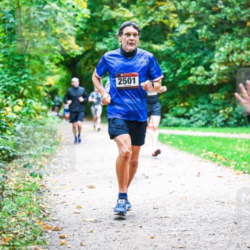 12.10.2025 - Bramfelder Halbmarathon 2025 Dr. Thomas Lammeyer http://msf.ph/oto/9357729 12.10.2025 11:01:54 Laufen 2501, 28 meine-sportfotos.de