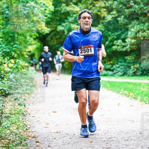 12.10.2025 - Bramfelder Halbmarathon 2025 Dr. Thomas Lammeyer http://msf.ph/oto/9357731 12.10.2025 11:01:55 Laufen 2501 meine-sportfotos.de