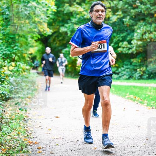 12.10.2025 - Bramfelder Halbmarathon 2025 Dr. Thomas Lammeyer http://msf.ph/oto/9357732 12.10.2025 11:01:55 Laufen 01 meine-sportfotos.de