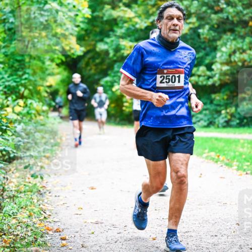 12.10.2025 - Bramfelder Halbmarathon 2025 Dr. Thomas Lammeyer http://msf.ph/oto/9357733 12.10.2025 11:01:55 Laufen 2501 meine-sportfotos.de