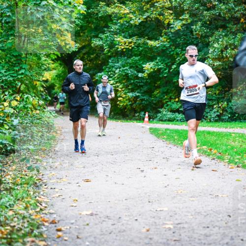12.10.2025 - Bramfelder Halbmarathon 2025 Dr. Thomas Lammeyer http://msf.ph/oto/9357742 12.10.2025 11:01:57 Laufen 2954, 2908 meine-sportfotos.de