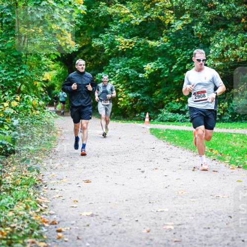 12.10.2025 - Bramfelder Halbmarathon 2025 Dr. Thomas Lammeyer http://msf.ph/oto/9357743 12.10.2025 11:01:57 Laufen 2954, 2908 meine-sportfotos.de