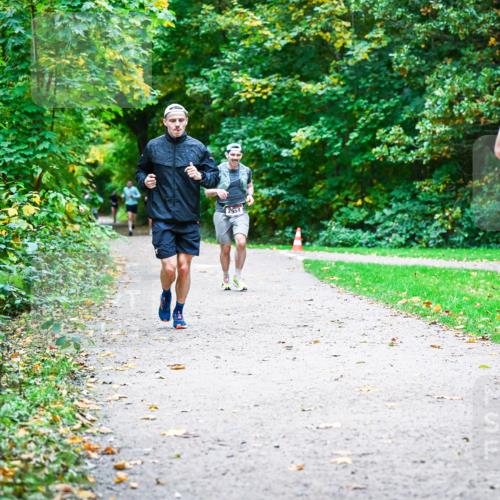 12.10.2025 - Bramfelder Halbmarathon 2025 Dr. Thomas Lammeyer http://msf.ph/oto/9357750 12.10.2025 11:01:58 Laufen 2954, 2908 meine-sportfotos.de