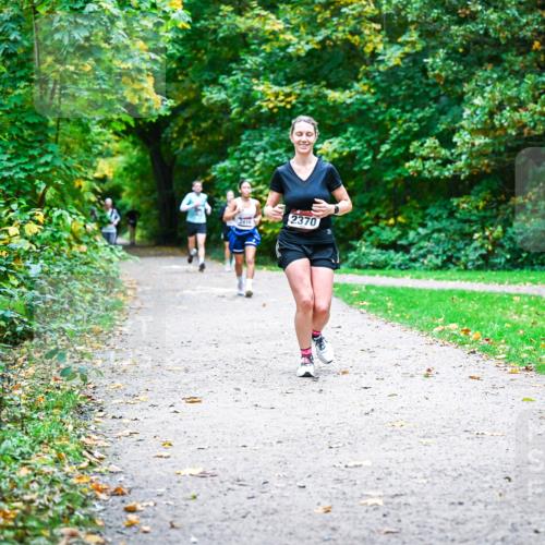 12.10.2025 - Bramfelder Halbmarathon 2025 Dr. Thomas Lammeyer http://msf.ph/oto/9357759 12.10.2025 11:02:02 Laufen 2370, 2410 meine-sportfotos.de