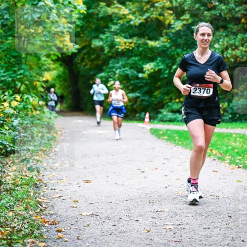 12.10.2025 - Bramfelder Halbmarathon 2025 Dr. Thomas Lammeyer http://msf.ph/oto/9357768 12.10.2025 11:02:03 Laufen 2370 meine-sportfotos.de