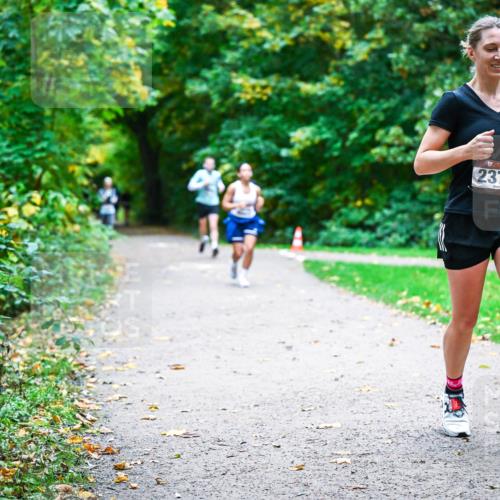 12.10.2025 - Bramfelder Halbmarathon 2025 Dr. Thomas Lammeyer http://msf.ph/oto/9357771 12.10.2025 11:02:04 Laufen 2370 meine-sportfotos.de